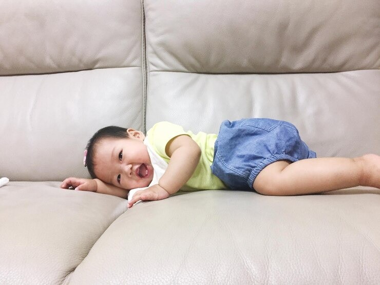 tummy time bayi, stimulasi motorik bayi, milestone bayi 1 bulan, perkembangan bayi 6 bulan, tummy time 3 bulan, cara tummy time yang benar, bayi tengkurap, latihan bayi angkat kepala, tips tummy time